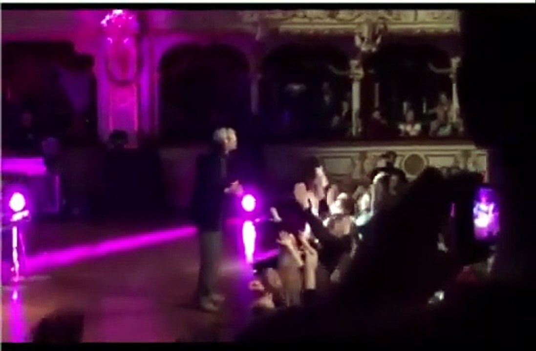 Battiato cade dal palco