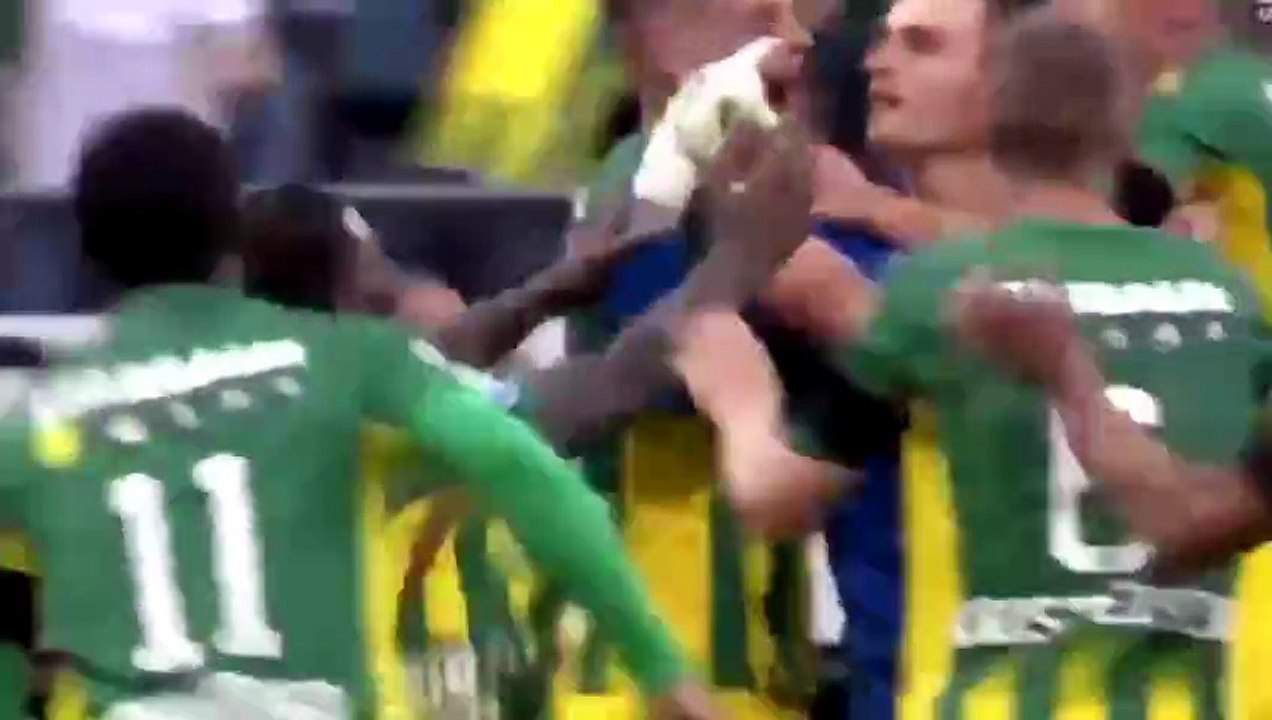 Lo spettacolare gol di tacco al 95’ del portiere