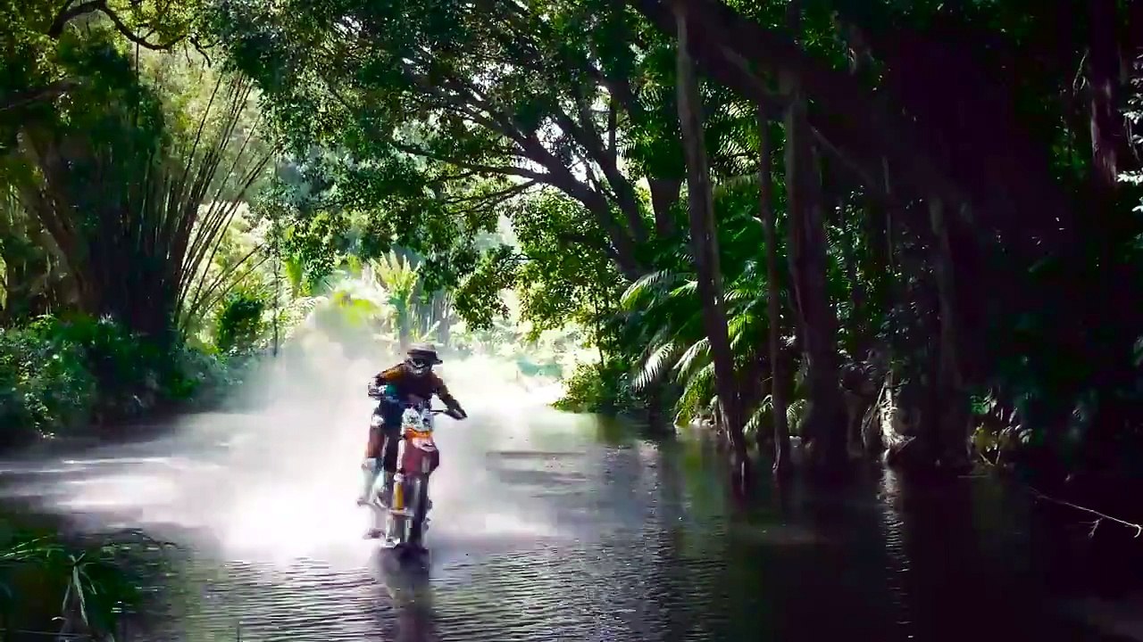 Cavalcare le onde in moto