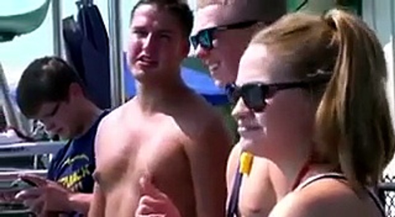 Tuffo in piscina