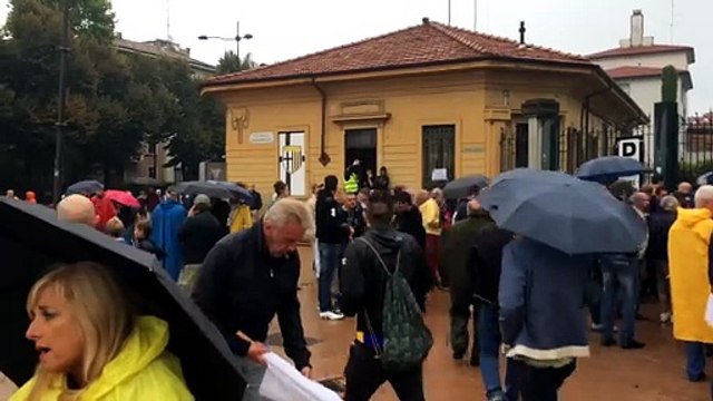 Aspettando Parma-Villafranca: i tifosi all'ingresso del Tardini