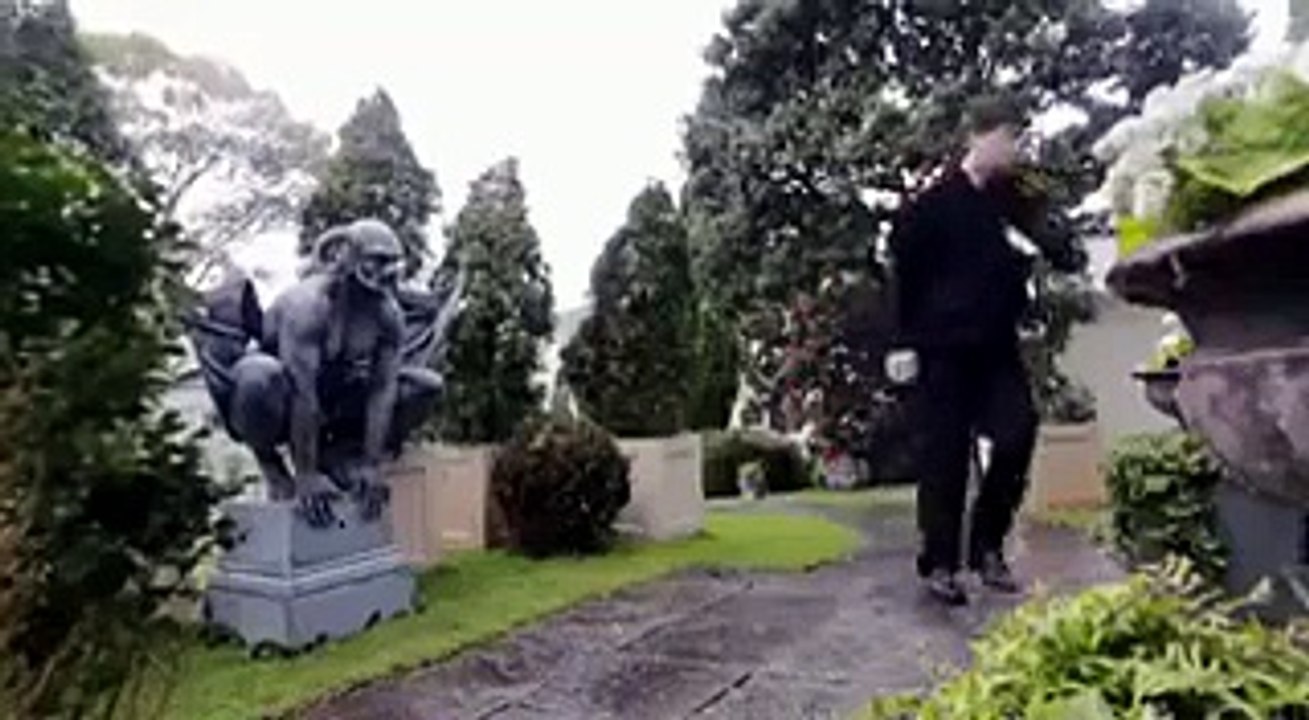Non  bussate a questa porta..... Video