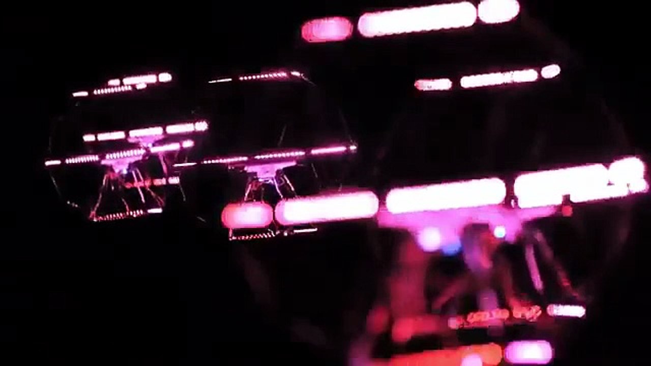 La danza dei droni: 16.500 led decorano il Monte Fuji