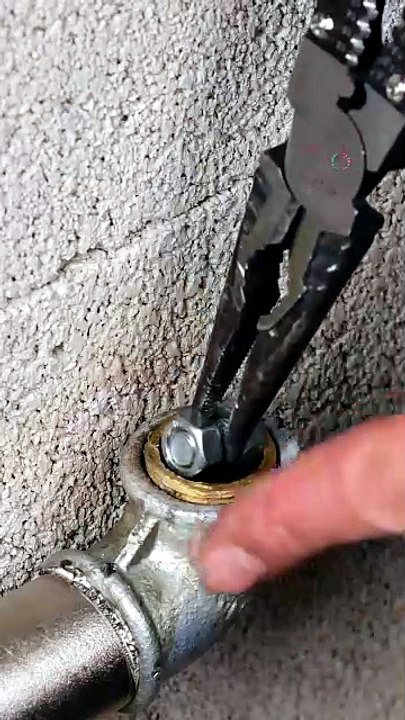 Bolt trick every plumber needs🛠️