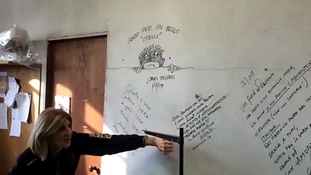Teatro Regio: dediche per le sarte... sul muro