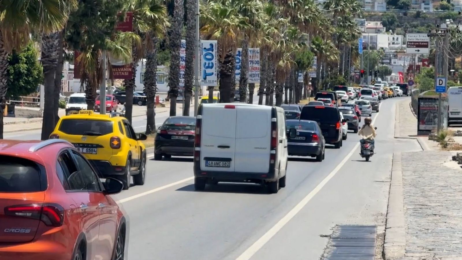 Bodrum’da bayram dönüşü trafik yoğunluğu: Son 36 saatte 25 binden fazla araç çıkış yaptı