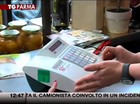 Spaccata in via Valenti in un negozio di alimentari Video
