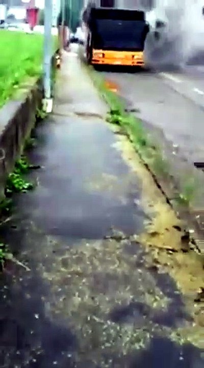 Autobus a fuoco a Viarolo