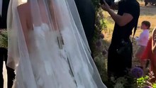 Αμαλία Κωστοπούλου: Καρέ καρέ η στιγμή που ο Κωστόπουλος παραδίδει τη νύφη στον Τζέικ Μέντγουελ