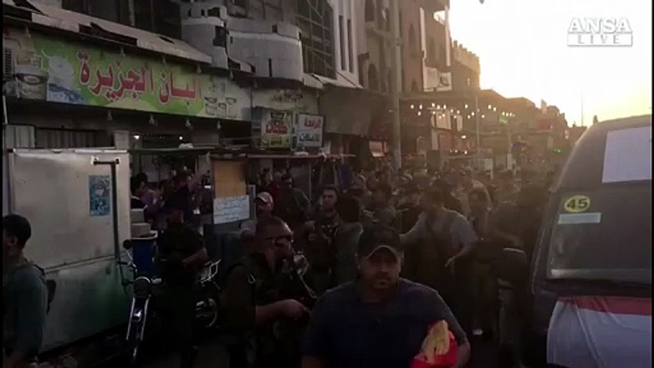 Iraq, premier Abadi passeggia in una Mosul libe...