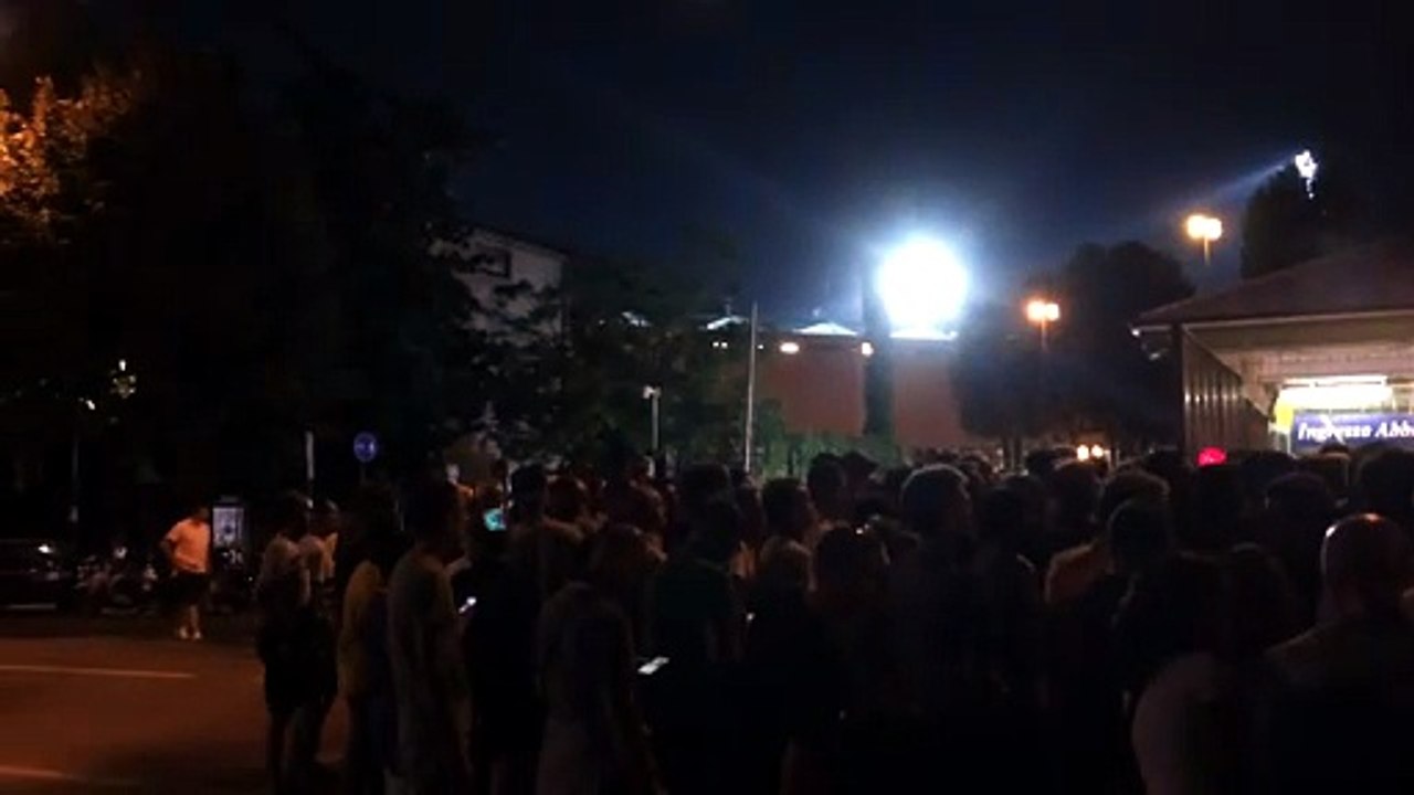 Coda per entrare: in molti perdono il gol di Evacuo