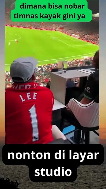 Ini bukan Anfield. Ini layar di kapan kita bisa nobar timnas kayak gini ya#timnas#fifa#marcelino