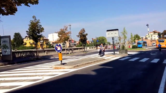 Viale Toschi ore 9.30