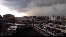 Tempesta di acqua e grandine sulla città