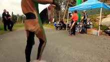 Skate downhill: acrobazie  tra i tornanti