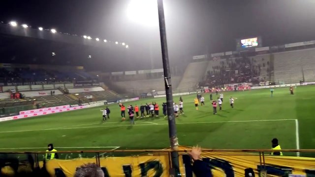 Parma-Padova 1-4, esplode la rabbia dei tifosi: i fischi della curva
