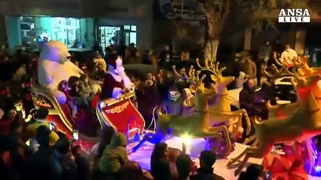 Parata di Natale pop a Betlemme