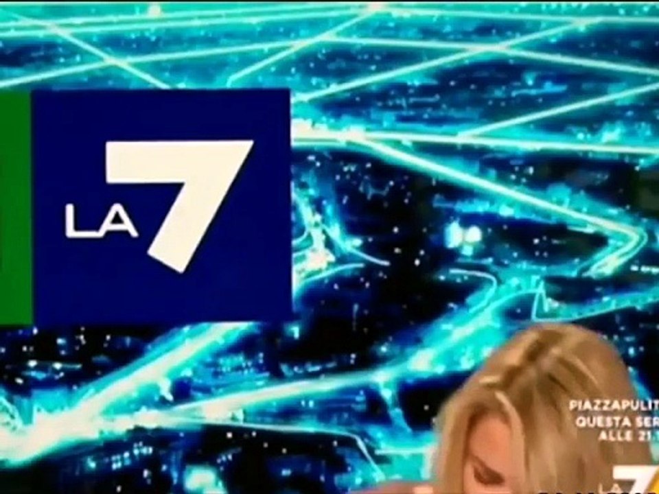 Cristina Fantoni, cade in diretta a La7: "Colpa del referendum"