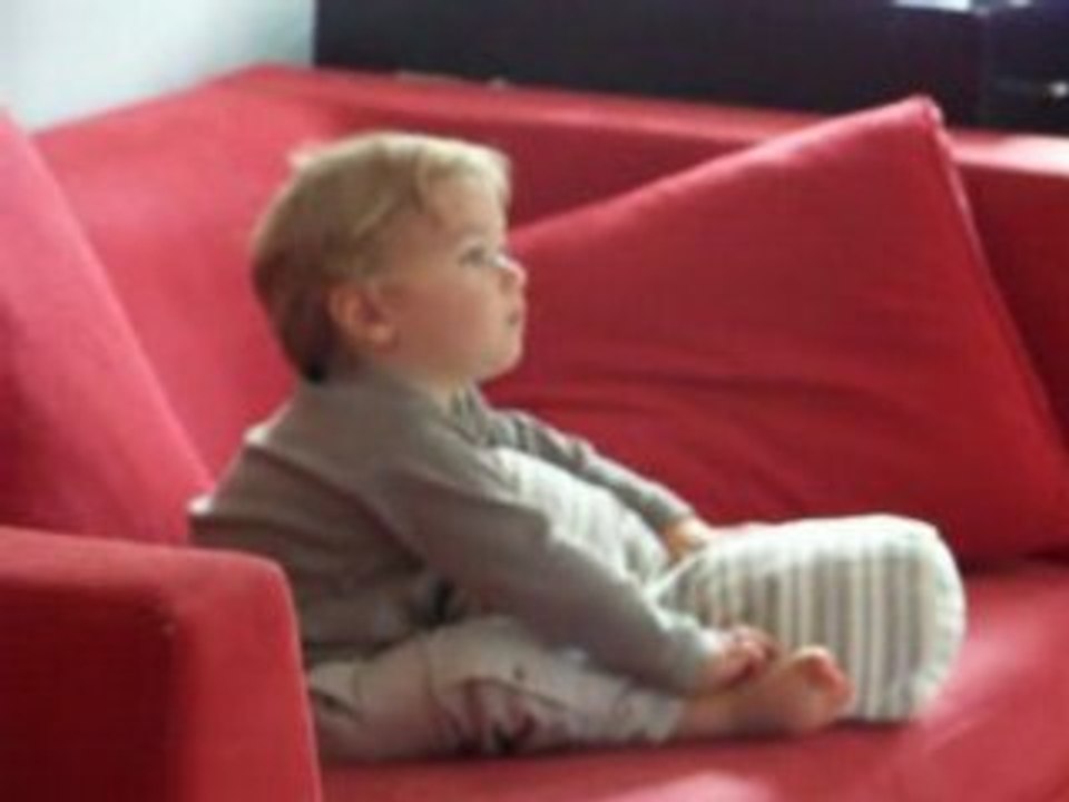 Louis regarde les teletubbies juin 2008