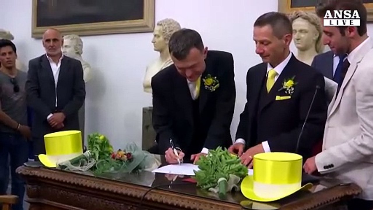 Nozze gay, gli atti trascritti sono validi