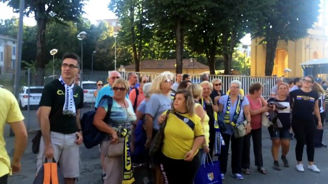 Tifosi del Parma in partenza per Modena dal Tardini