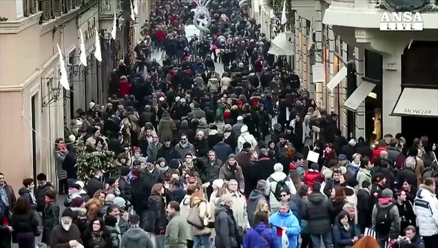 Il reddito delle famiglie spacca il Paese. Gli italiani bocciano i partiti