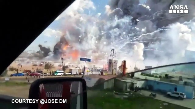 Messico, esplode il mercato dei fuochi d'artificio: almeno 29 morti e 72 feriti Video