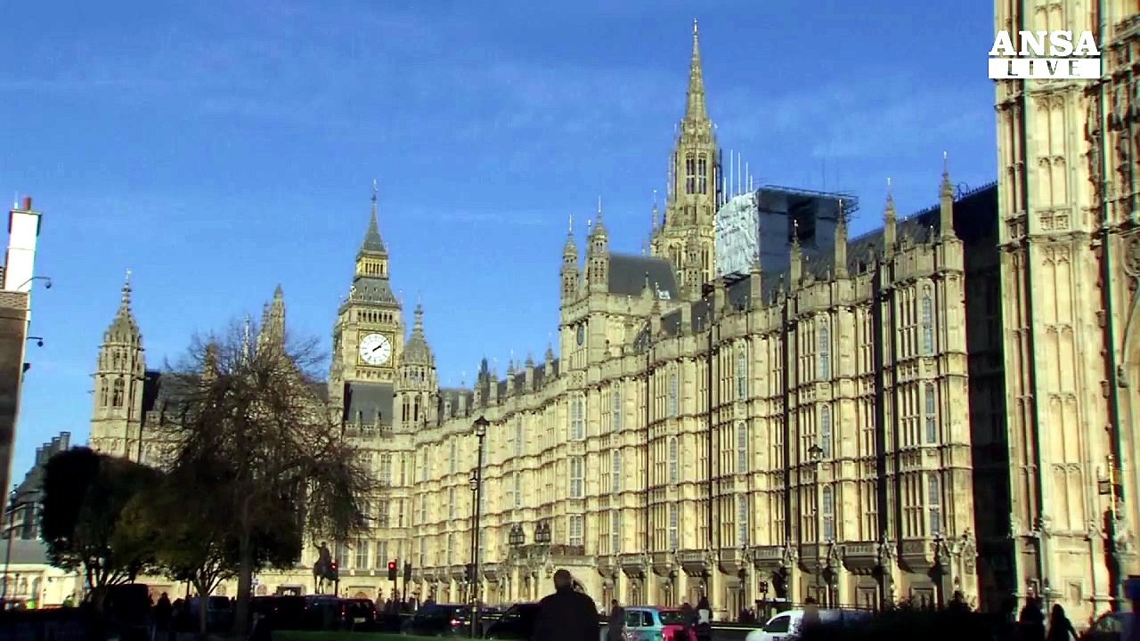 Brexit: presentata ai Comuni legge per avvio iter