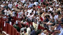 Así es la corta distancia que separa a Jaime de Marichalar y la Infanta Elena en la misma plaza