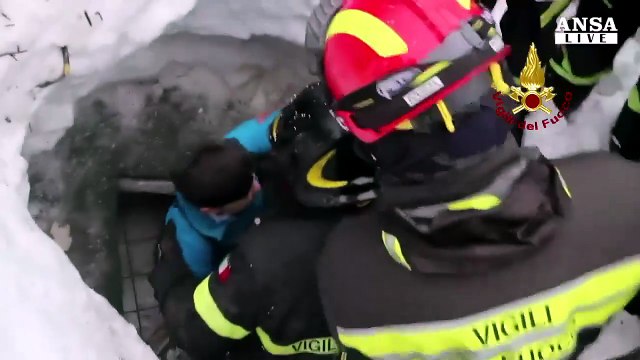 Una decina i superstiti dalla neve di Rigopiano