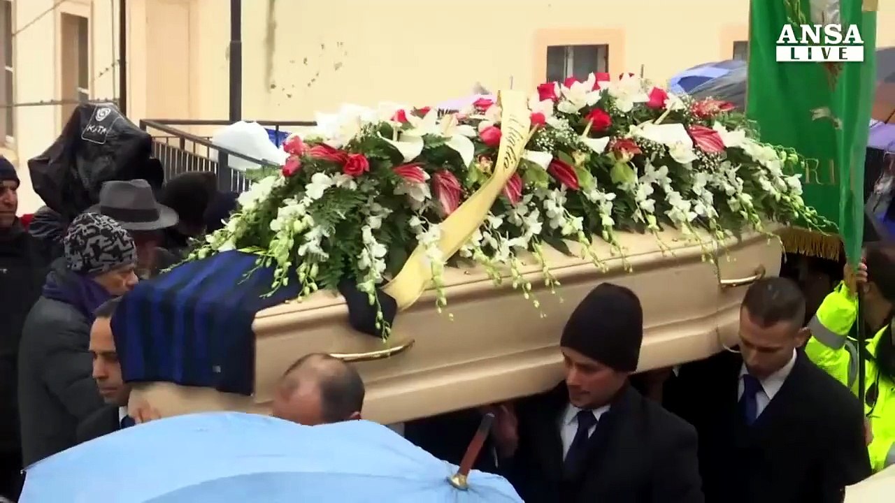 Rigopiano, primo funerale a Farindola