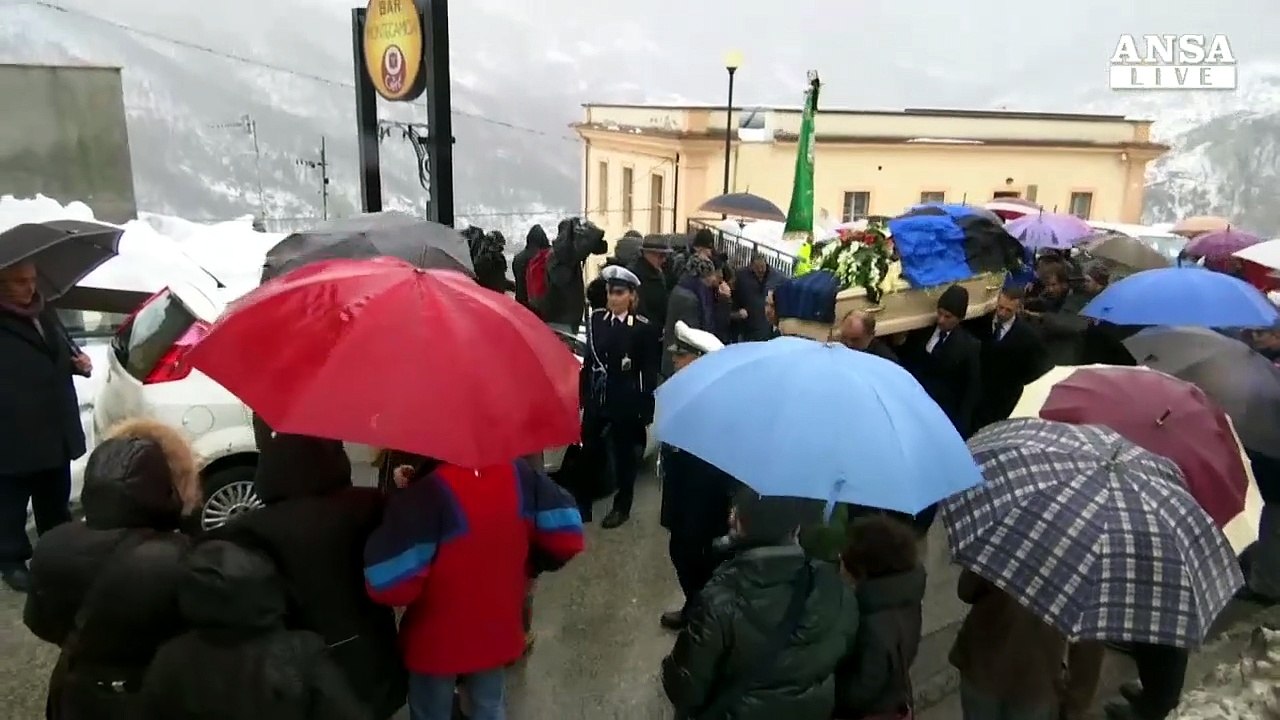 Rigopiano, a Farindola il primo funerale