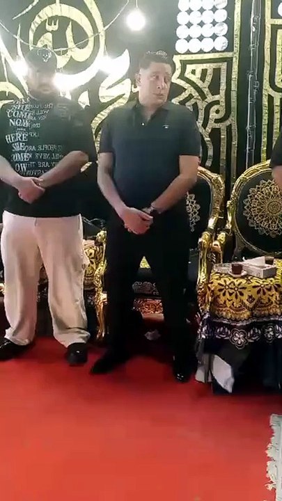 "كابونجا وعصام صاصا" أبرز الحضور.. حمو بيكا يتلقى واجب العزاء في والده بالإسكندرية