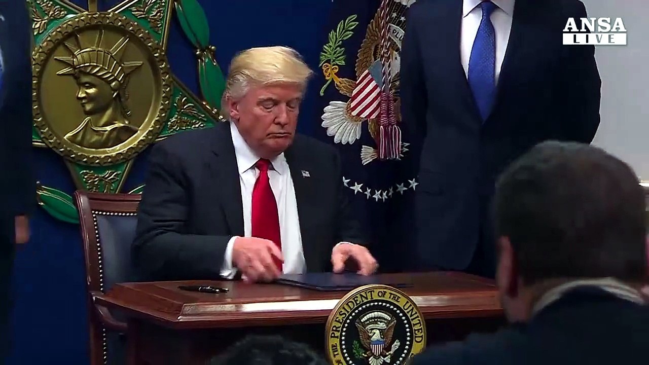 Trump: stop a rifugiati e ingresso da 7 paesi musulmani