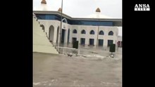 Qatar, auto e strade invase dall'acqua