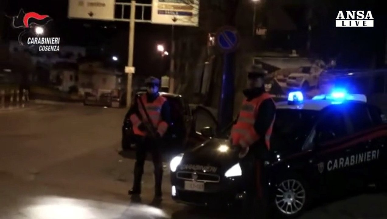 Droga: donna denuncia figlio pusher, 26 arresti