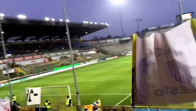 Applausi alla squadra sotto la curva Video
