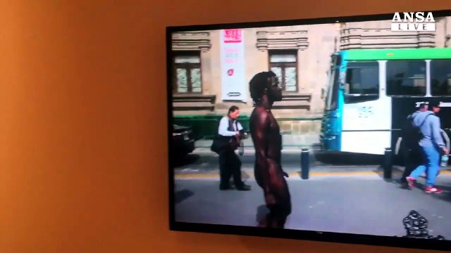 Vivere nel tuo corpo, mostra su Carlos Martiel a Roma