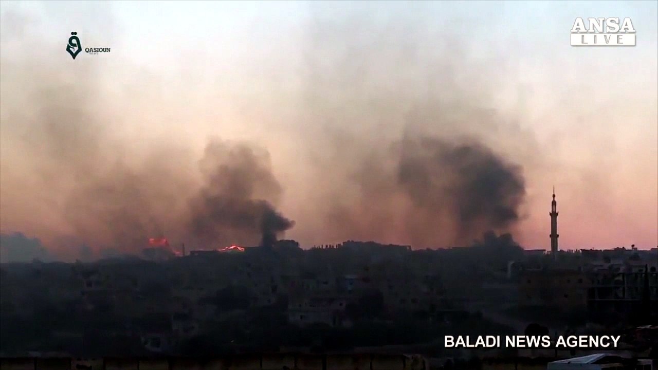 Violenti scontri in Siria, distrutto l'ospedale di Daraa