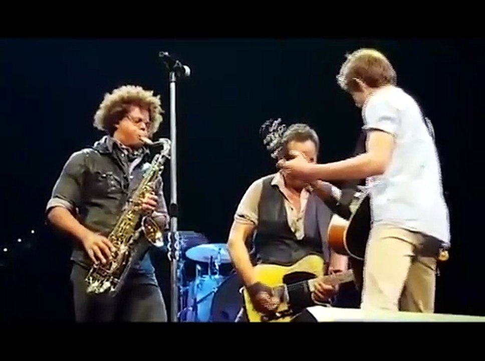 15enne suona sul palco con Springsteen, con tanto di lezione