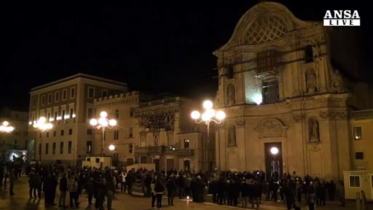 Sisma, tra mazzette e risate