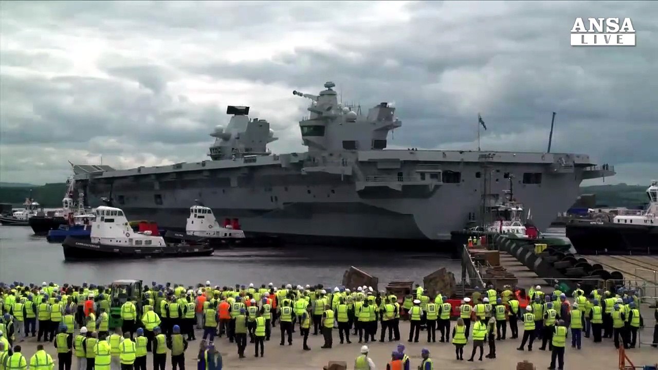 Queen Elizabeth prende il mare