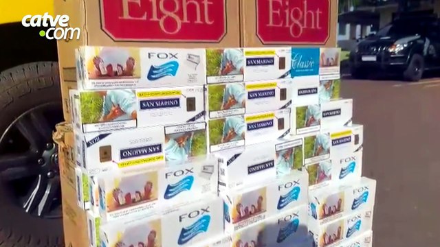 Quase 3 mil maços de cigarros contrabandeados e máquinas caça-níqueis são apreendidos em Toledo