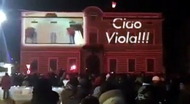 Vuoi essere mia moglie? : colpo di scena alla festa in piazza, ecco il video