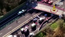 Crolla un ponte sulla A14, morti due coniugi