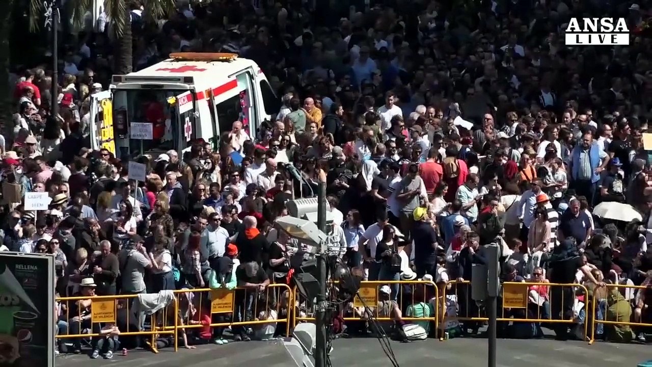 A Valencia, petardi, fuochi e tanto rumore