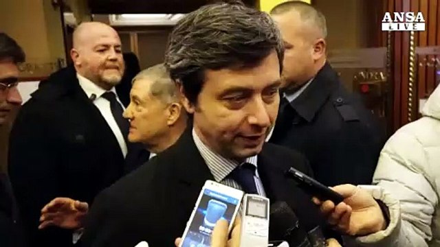 Pd: Renzi guida voti congresso, ma tifa Emiliano