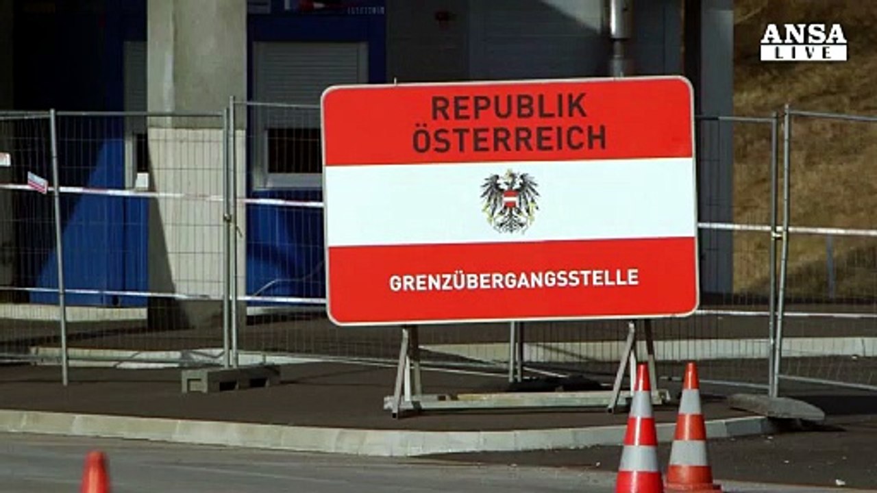 Juncker: Austria avvii relocation migranti