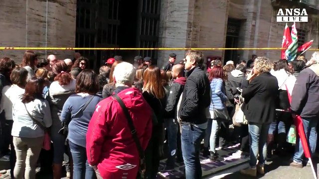Al via trattativa Alitalia tra azienda, sindacati e governo