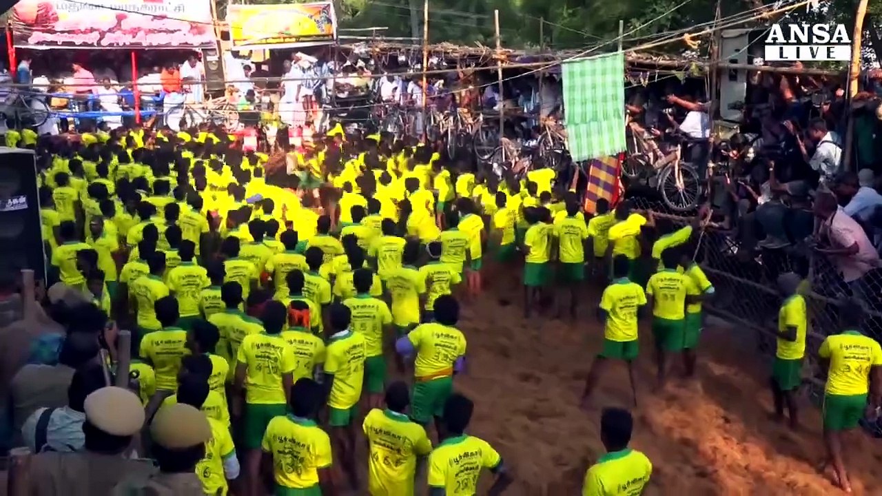 Riprende la 'corrida' indiana